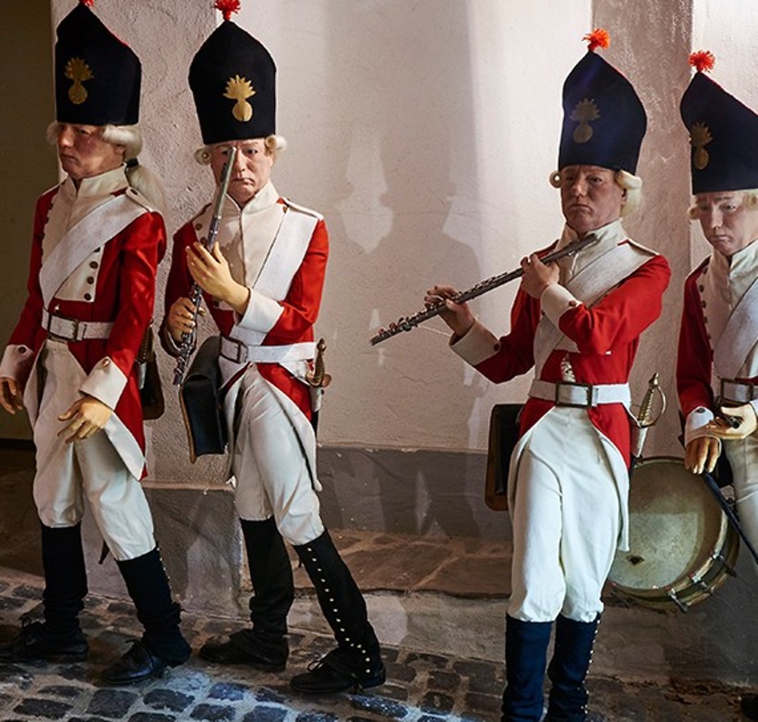 Ausstellungsszene aus WirRheinländer mit preussischen Soldaten