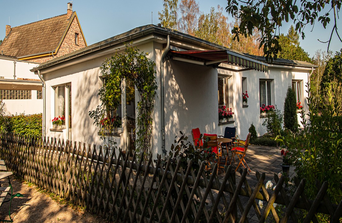 Rundgang durch ausgewählte Gärten in den alten Baugruppen und dem Marktplatz Rheinland mit Ausflug zur Streuobstwiese.