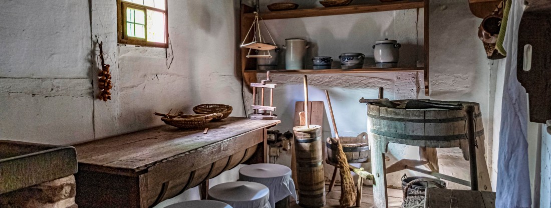 Chamber with a table and wooden cleaning utensils