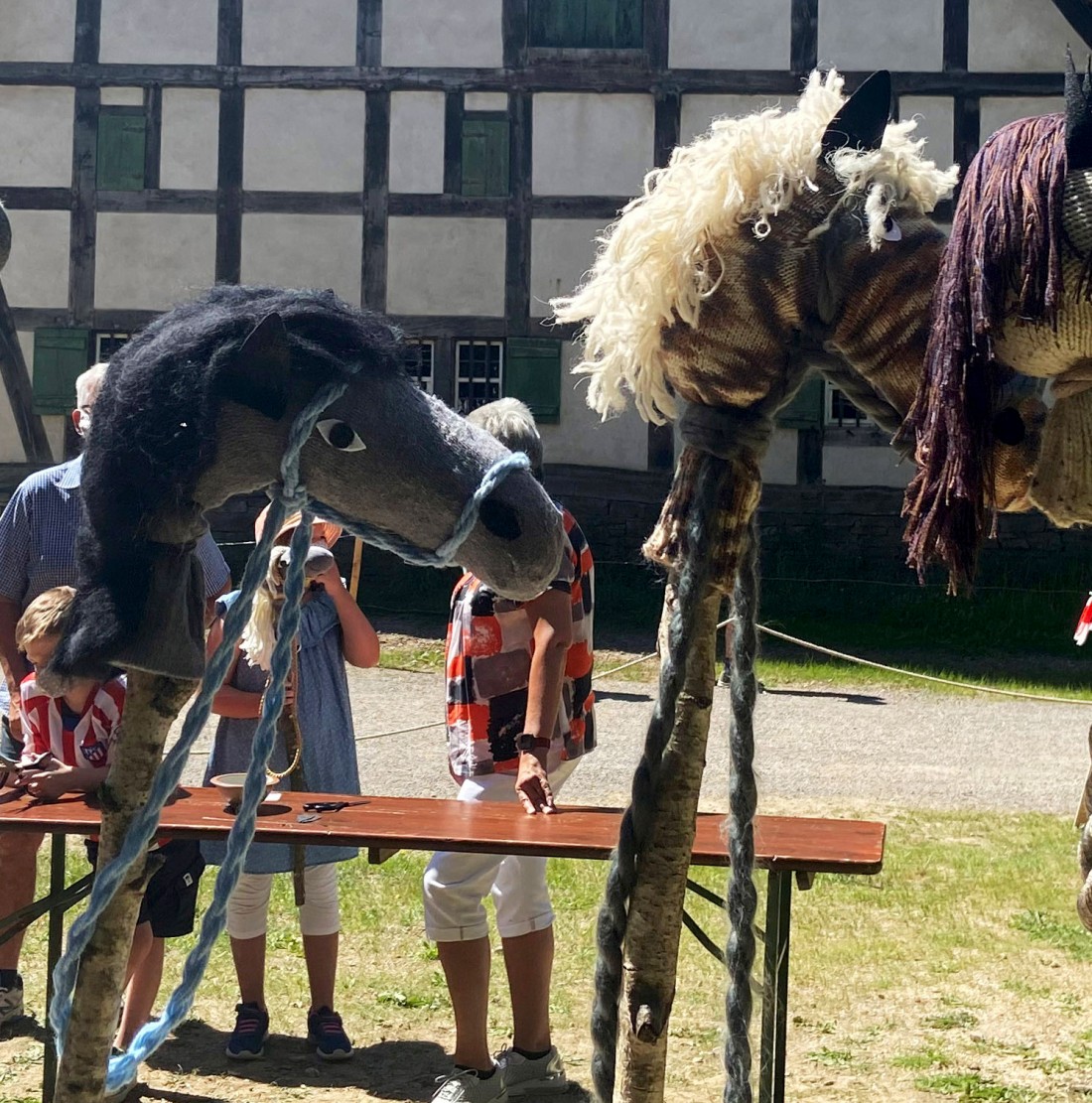Hobby horses in front of a half-timbered house