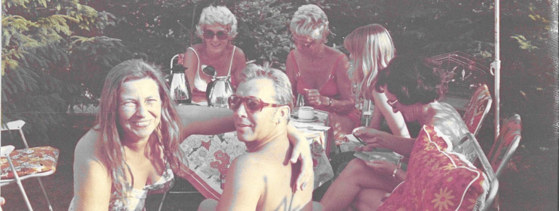 Menschen im Sommer 1975 auf einer Liege