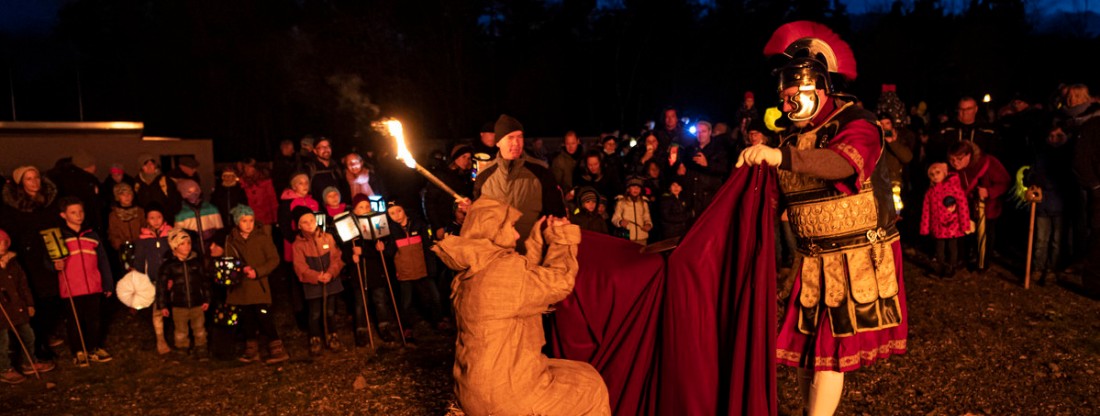 Sankt Martin teilt den Mantel mit dem Bettler