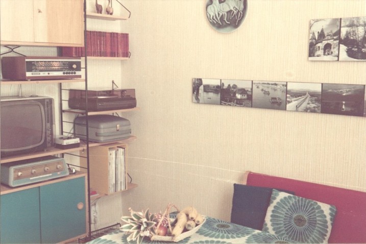 Wohnzimmer mit Schrankwand aus der 1970er Jahren